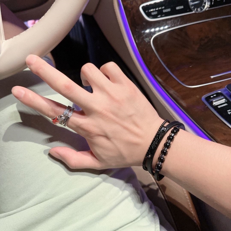 Ca*t1er bracelets